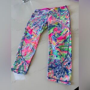 Lilly Pulitzer Athletic Capri Leggings
Smoke Free & Pet Free